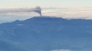 Volcán Nevado del Ruiz
Abril 10 del 2023
Tomadas a las 7:30am a 25.000 pies de altura sobre el nivel del ma