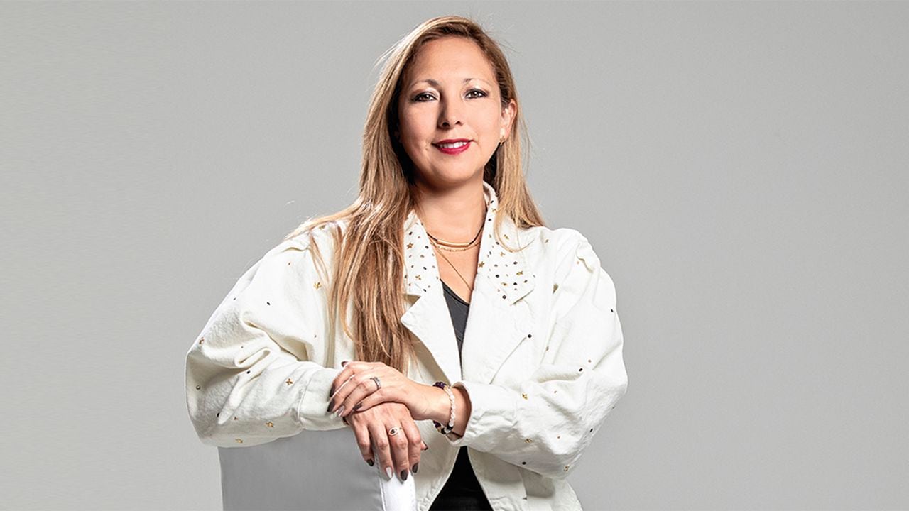 Alexandra OviedoFundadora de 03 Smart CitiesHan recibido el apoyo de la Cámara de Comercio de Bogotá y Alexa Oviedo ingresó al programa Mujeres Tech, una aceleradora de esta entidad. En 2020 también se convirtieron en empresa BIC o Sociedades Comerciales de Beneficio e Interés Colectivo.