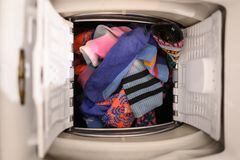 El misterio de las medias que desaparecen en la lavadora