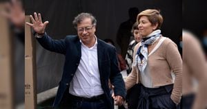 El presidente Gustavo Petro y su esposa, la primera dama Verónica Alcocer, cuando Petro era candidato presidencial, el 29 de mayo de 2022