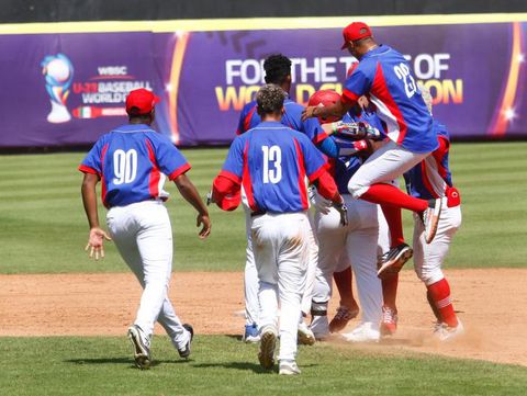 12 beisbolistas cubanos se fugaron de la concentración de su selección en el Mundial Sub-23 en México