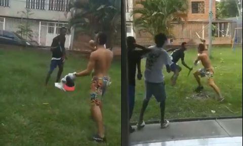 En video quedó registrado el momento en que dos jóvenes se enfrentan a cuchillo.

Foto: Tomado del video en redes sociales.