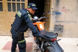 Las autoridades llegaron hasta el barrio inglés para recuperar las motocicletas.