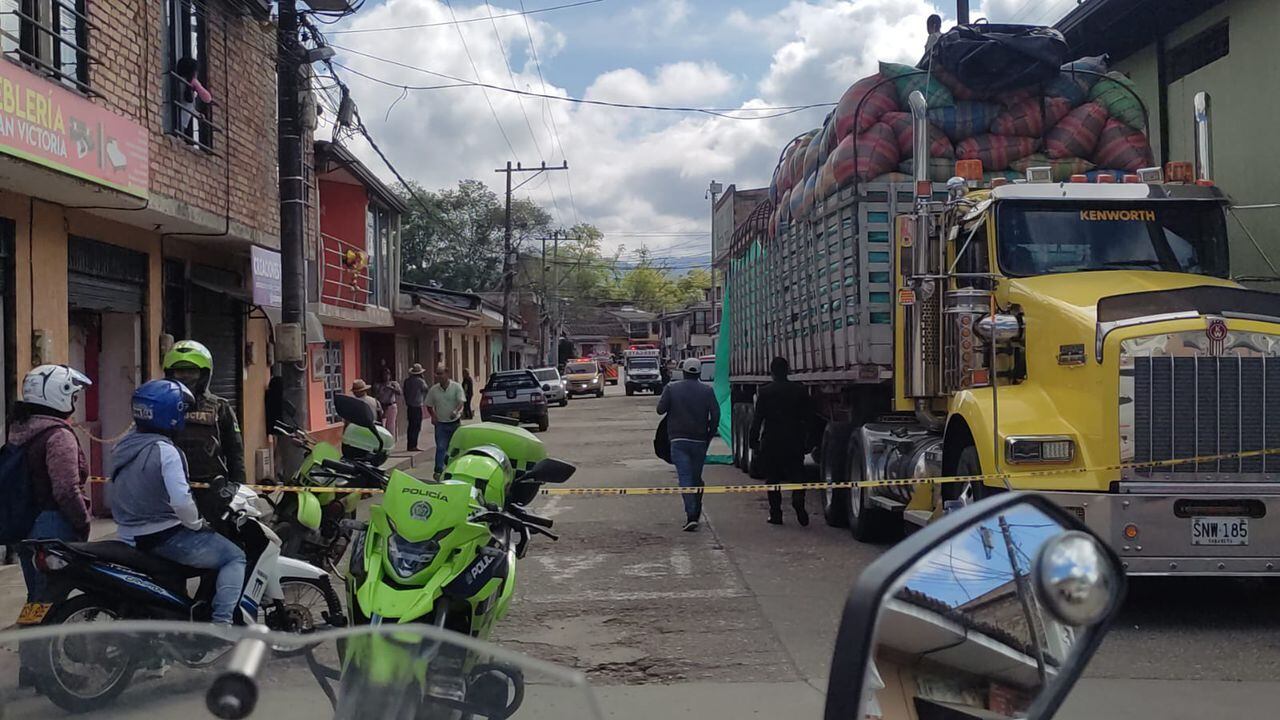 Atacaron con explosivos estación de Policía en Timbío, Cauca; un patrullero está gravemente herido.
