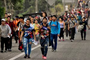 Miles de migrantes llegan a Colombia y deciden emprender camino hacia Estados Unidos vía México