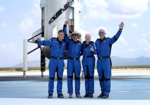 El cohete New Shepard transportó al espacio a los pasajeros Oliver Daemen, Jeff Bezos, Wally Funk y Mark Bezos.
