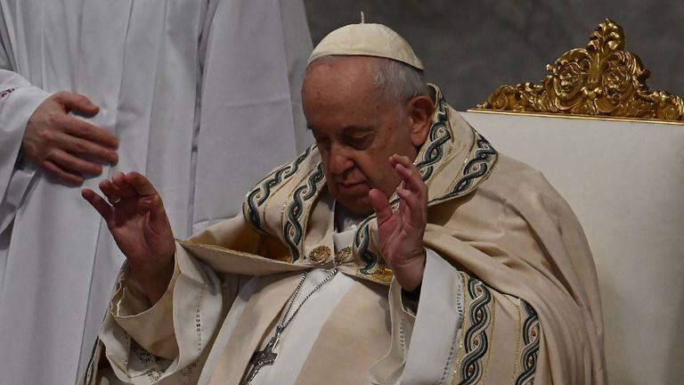 El Papa Francisco encabeza el servicio que marca la Jornada Mundial de la Paz en la Basílica de San Pedro, en el Vaticano, el 1 de enero de 2023.