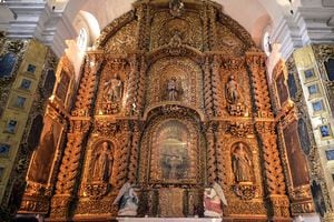 En esta foto de archivo tomada el 20 de julio de 2021, vista de la decoración interior de la Catedral de Nuestra Señora de la Asunción en Tlaxcala, México. Foto de Alfredo Estrella / AFP