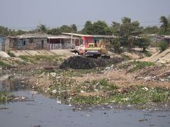 Limpieza de arroyos de las autoridades en Barranquilla.