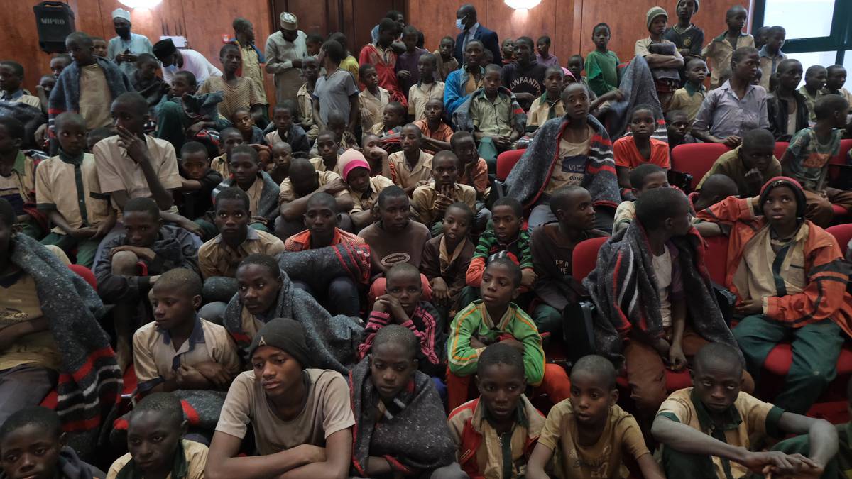 Los más de 300 niños secuestrados en Nigeria por fin se reencontrarán con  sus familias