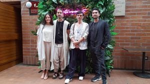 Cuatro de los diseñadores compartieron sus experiencias en Medellín. Una de ellas estuvo conectada de forma virtual desde Bogotá.