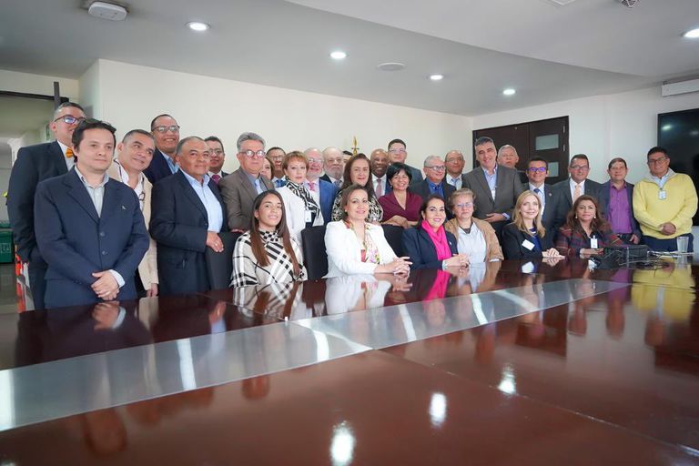 La ministra de Salud, Carolina Corcho, se reunió con rectores de las universidades del país.