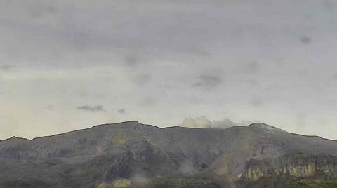 Panorámica del volcán Nevado del Ruiz desde el Cañón de Azufrado.