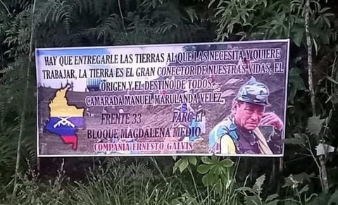 Aparecen vallas de las disidencias de las FARC