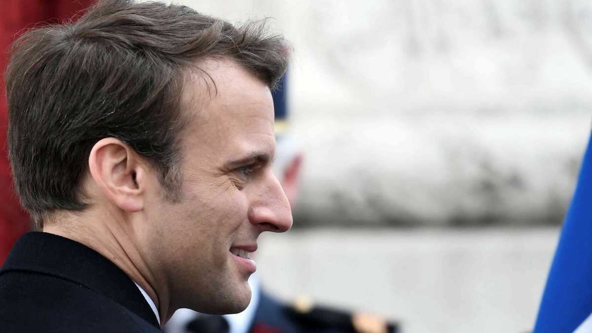 Macron solicitó a un joven que le dijera "señor presidente".