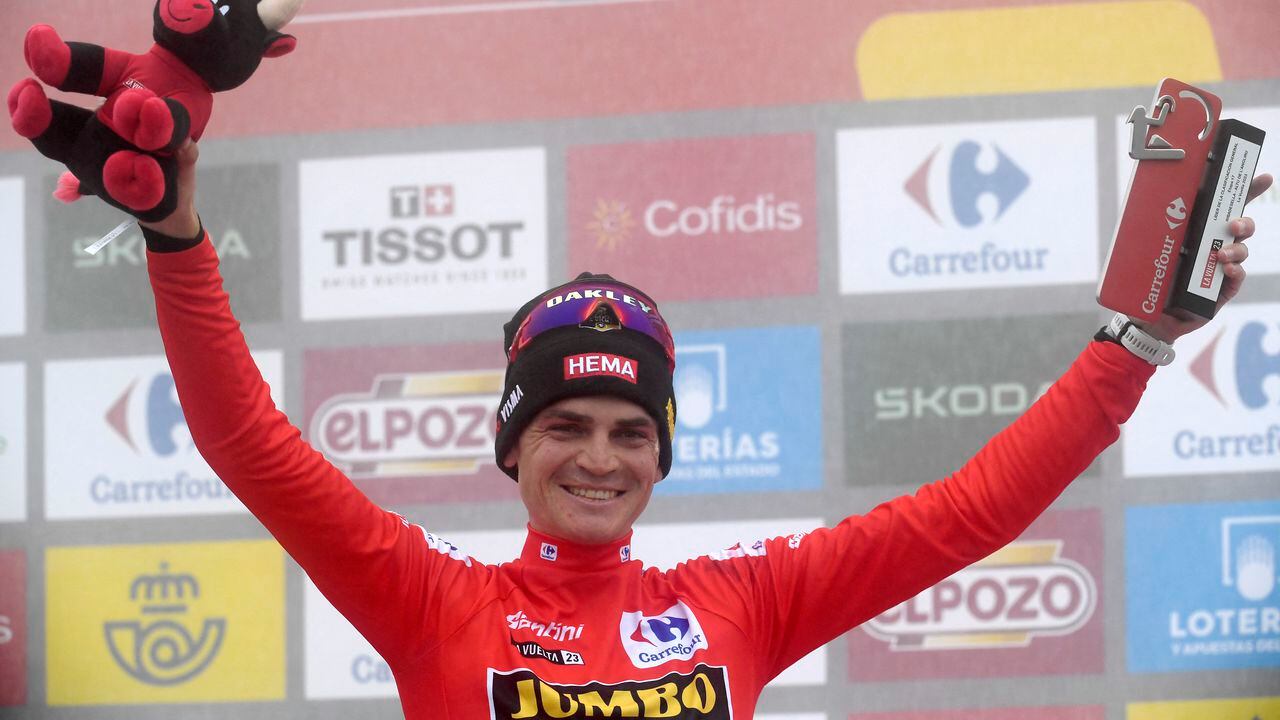 Team Jumbo-Visma's US rider Sepp Kuss celebrates on the podium reataining the overall leader's red jersy after the stage 17 of the 2023 La Vuelta cycling tour of Spain, a 124,4 km race between Ribadesella and Alto de l'Angliru on September 13, 2023. (Photo by MIGUEL RIOPA / AFP)