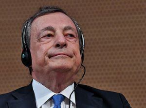 El primer ministro italiano, Mario Draghi, asiste a la inauguración del Business Forum en el Centro Internacional de Conferencias (CIC) en Argel el 18 de julio de 2022 (Foto por AFP)