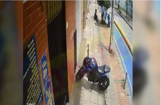 Robo de motocicleta en Bucaramanga.