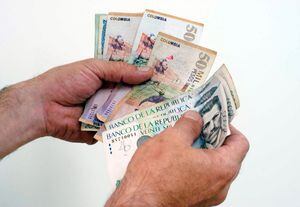 Billetes, dinero, salario, economía.