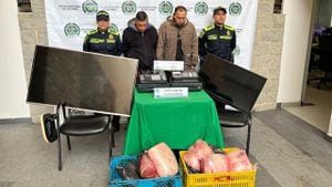 Ladrones fueron pillados cuando intentaban escapar con 10 arrobas de carne y dos cajas registradoras que hurtaron de una carnicería en Bogotá