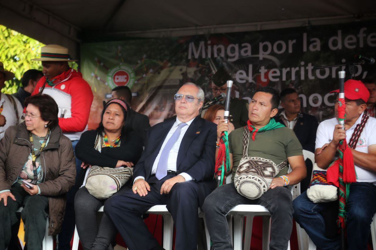 Iván Name con comunidades indígenas en Bogotá.