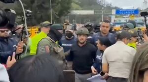 Protegido por las autoridades ante la presencia masiva de personas en la frontera, fue recibido el hijo de 'El Alacrán'.