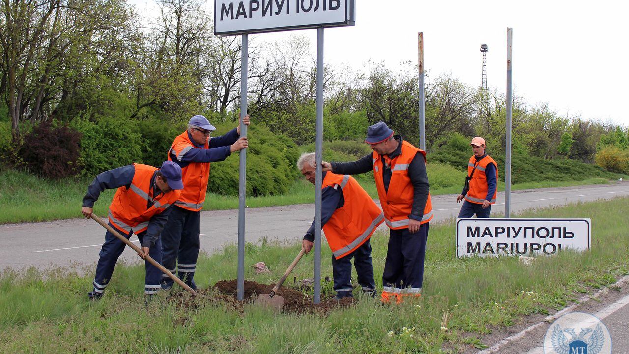 Rusos reemplazan señales de tránsito escritas en ucraniano o ingles