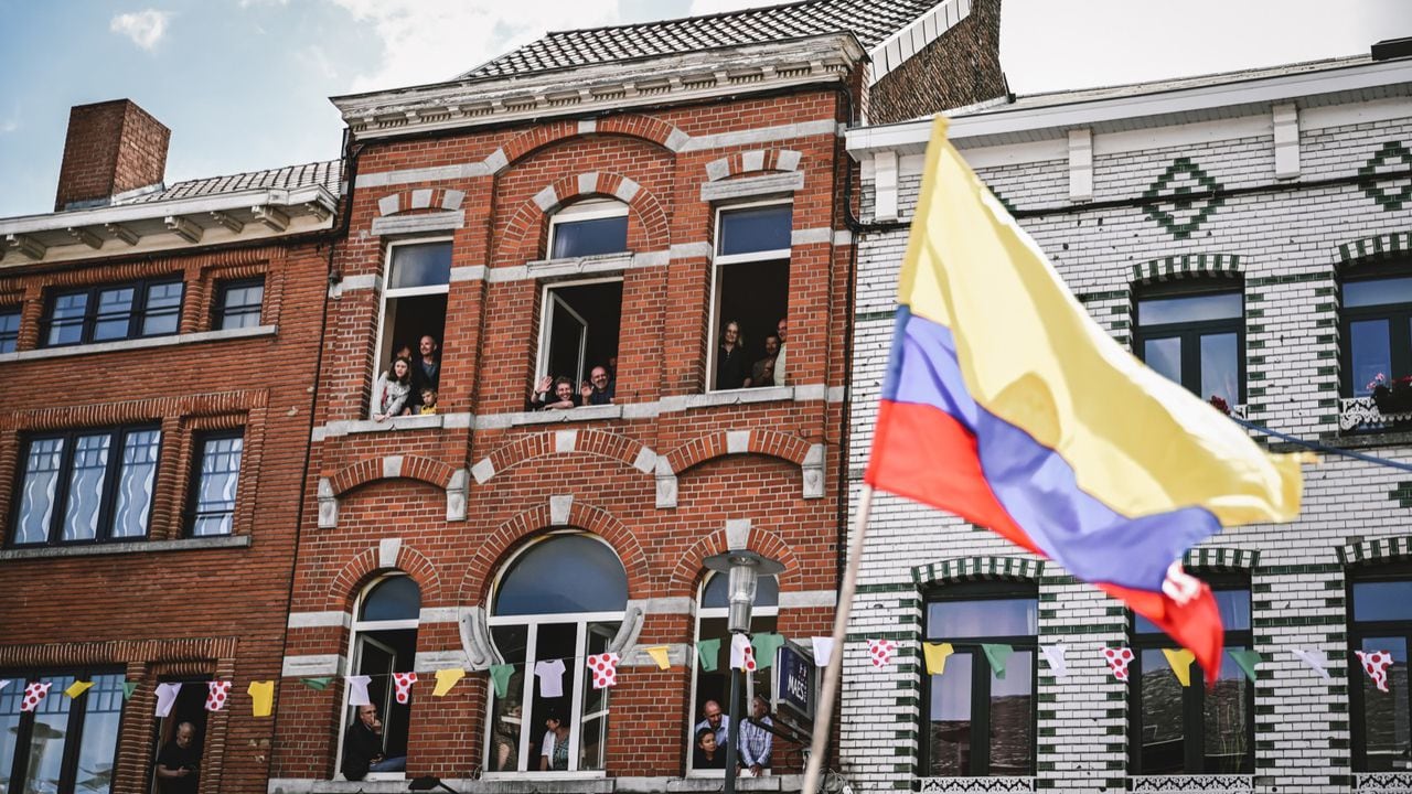 La bandera de Colombia hace presencia en el Tour de Francia 2022 - etapa 6