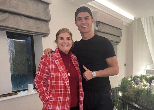 Cristiano Ronaldo junto a su mamá