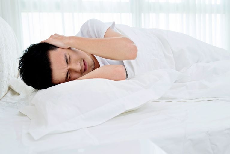 ¿Cómo dormir con un dolor de oído?