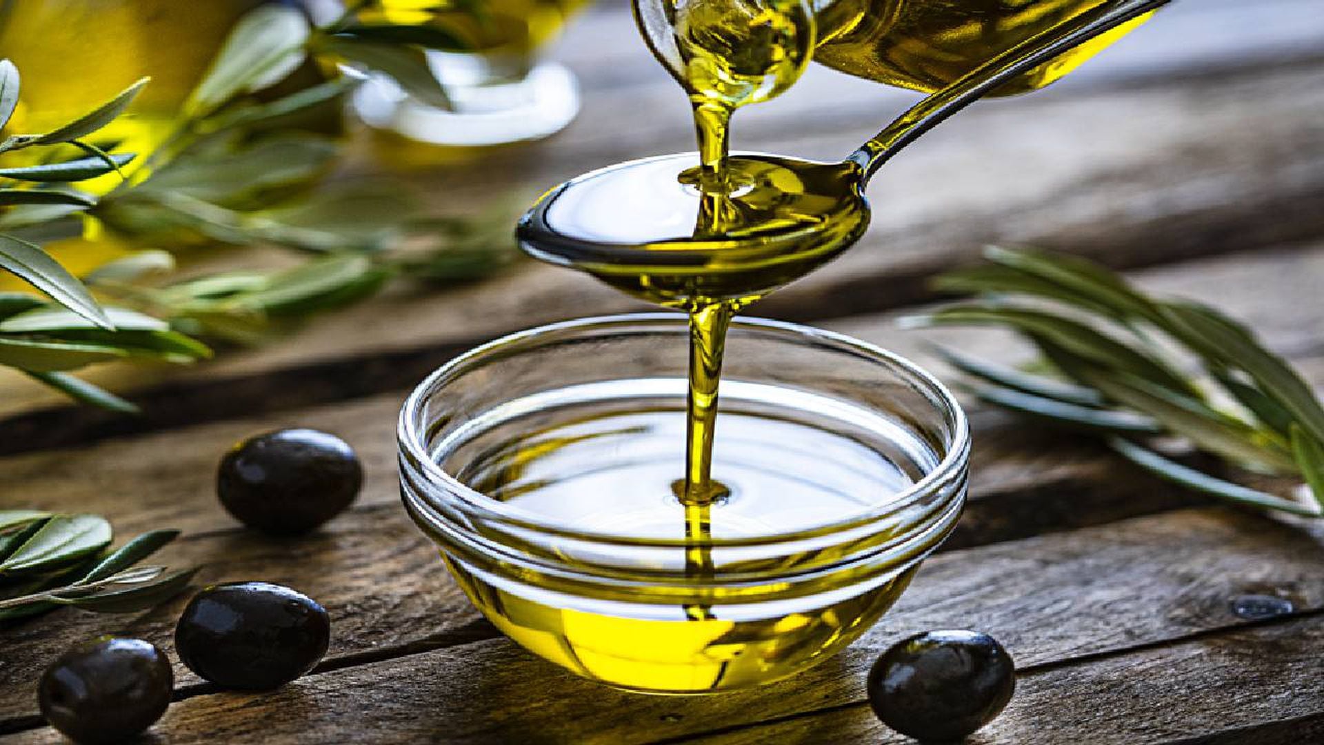 Aceite de oliva para disminuir las estrías.