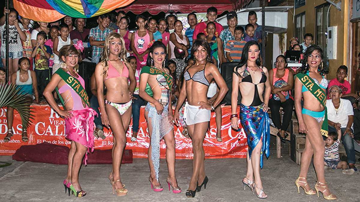 Seis candidatos participaron en Miss Gay Colombia. Había 14 inscritos, pero ocho no pudieron viajar a Leticia desde Puerto Nariño, pues no tenían los 20.000 pesos para el pasaje en lancha.