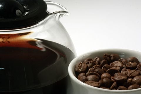 Ahora los colombianos toman más café, pero se redujo el consumo por fuera de la casa.