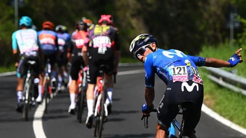 PRATI DI TIVO, ITALY - MAY 11: Nairo Quintana of Colombia and Movistar Team asks for assistance in the breakaway during the 107th Giro d'Italia 2024, Stage 8 a 152km stage from Spoleto to Prati di Tivo 1451m / #UCIWT / on May 11, 2024 in Prati di Tivo, Italy. (Photo by Tim de Waele/Getty Images)