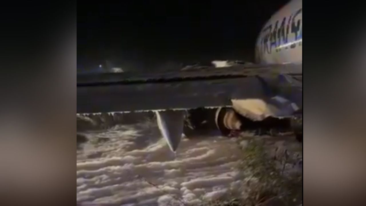 El avión se salió de la pista cuando intentaba despegar.