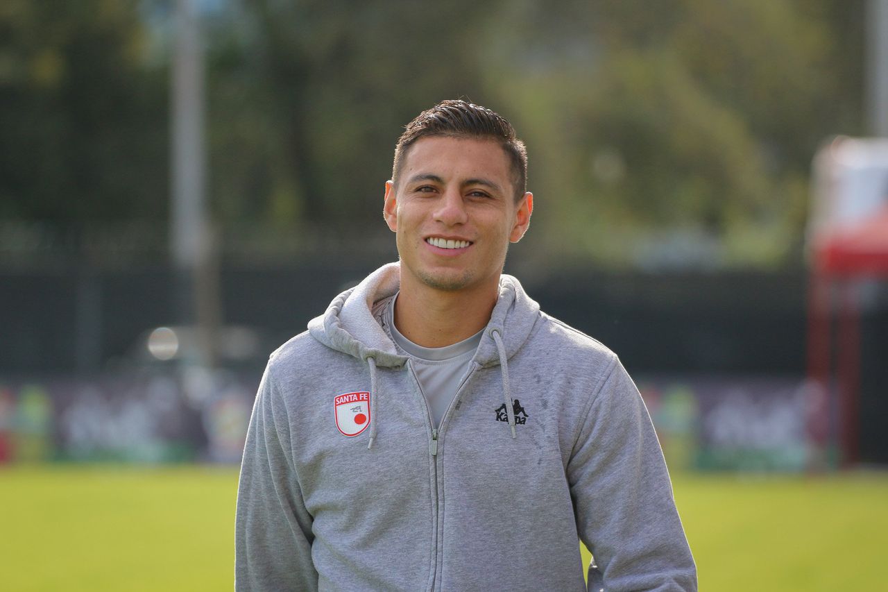 Juan Daniel Roa, sonriente en la sede de entrenamiento de Independiente Santa Fe