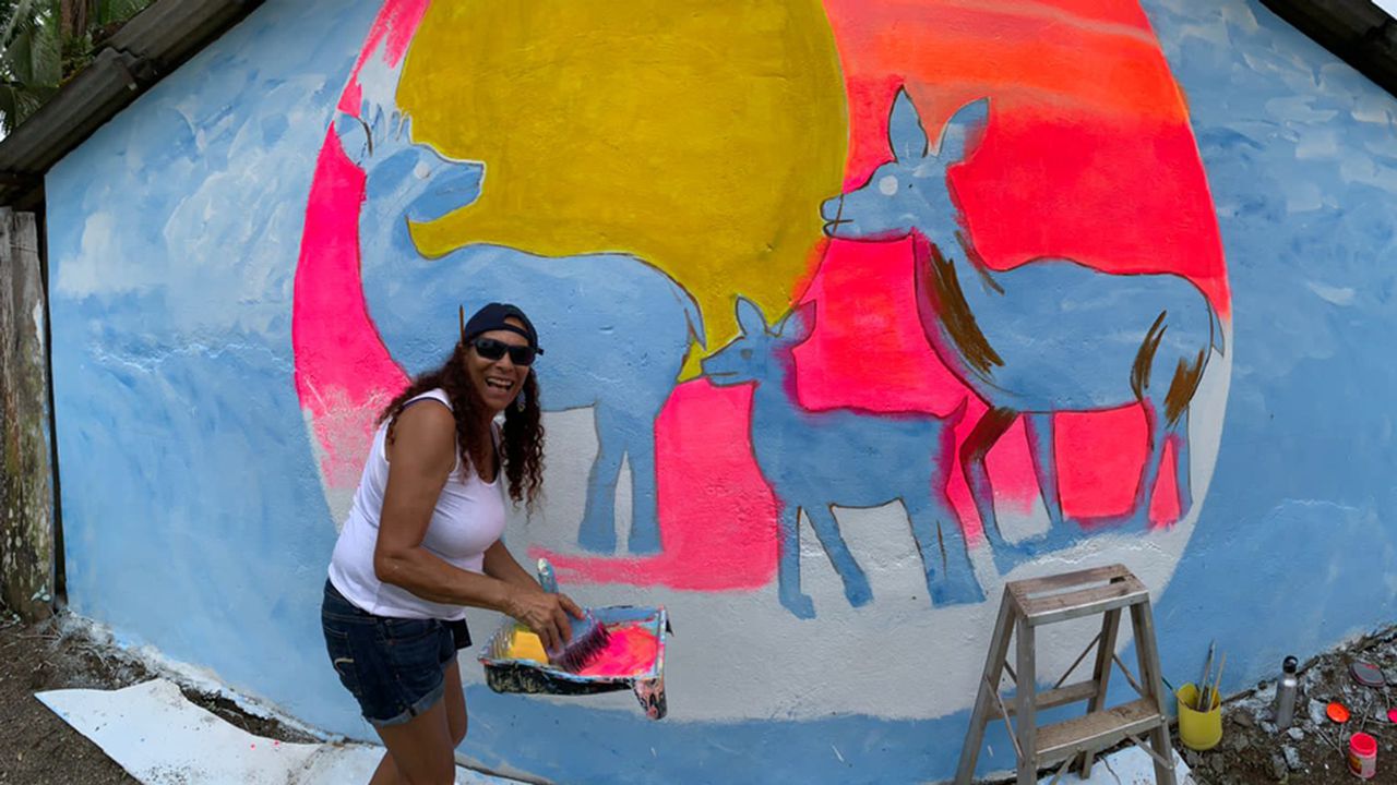 Junto a su hija Melissa, Gloria Tabares creó un colectivo que busca fomentar, a través de murales, el amor por la comunidad y por la biodiversidad del Chocó.