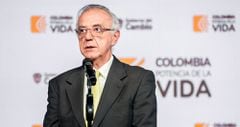  El ministro de Defensa, Iván Velásquez, estaba el día en que el presidente Petro denunció el “grave” caso de corrupción en el Ejército.  