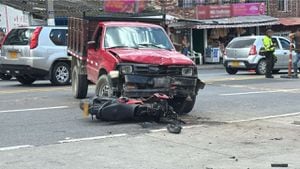 Impactantes imágenes del choque entre una moto y un camión en La Vega; se conoce la identidad de la pareja que murió