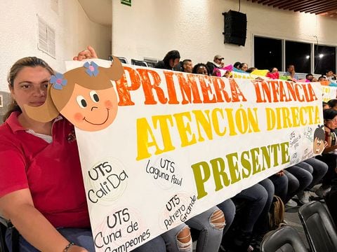 Los docentes de las UTS hicieron presencia en el Concejo de Cali para pedir respuesta a la Alcaldía.