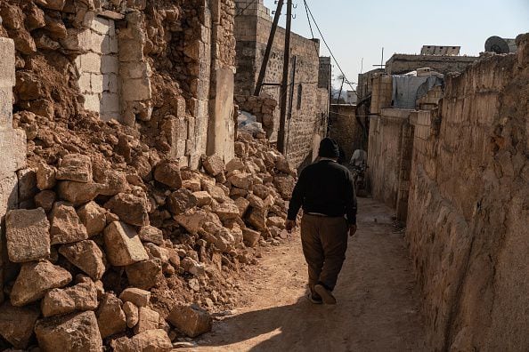 El ataque del pasado viernes, atribuido al grupo Estado Islámico (EI), en el centro de Siria causó al menos 68 muertos, según un nuevo balance del Observatorio Sirio para los Derechos Humanos (OSDH). (Photo by Abdulmonam Eassa/Getty Images)