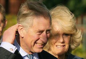 El príncipe Carlos de Inglaterra y la duquesa de Cornwall arribaron al centro de la comunidad de Beckton en Londres, en su 60vo cumpleaños. Su visita es de 7 días para discutir los estereotipos de retos de la juventud.