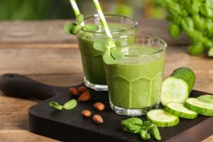 Los jugos verdes además de alimentar el cuerpo, ayudan a mantener  el buen funcionamiento del aparato digestivo.