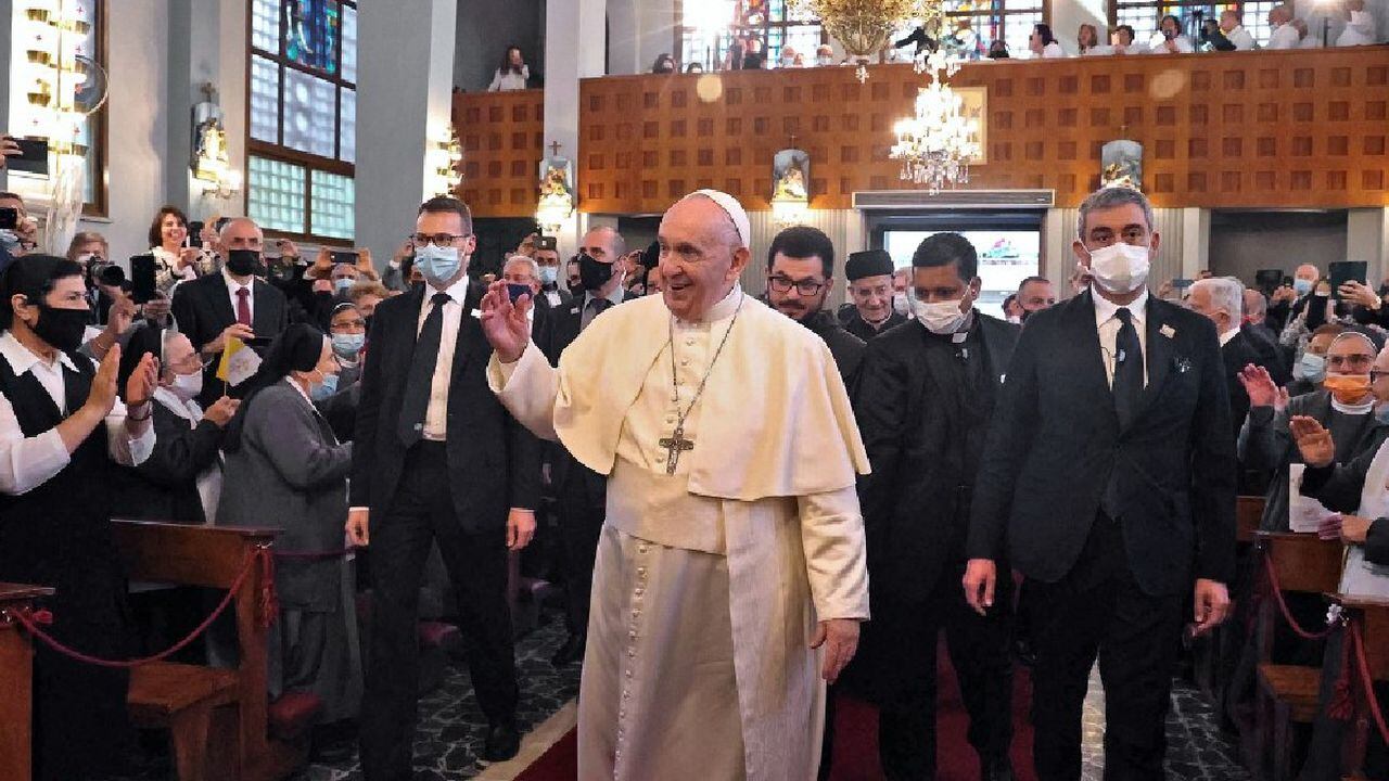 El pontífice inició una visita al país europeo.