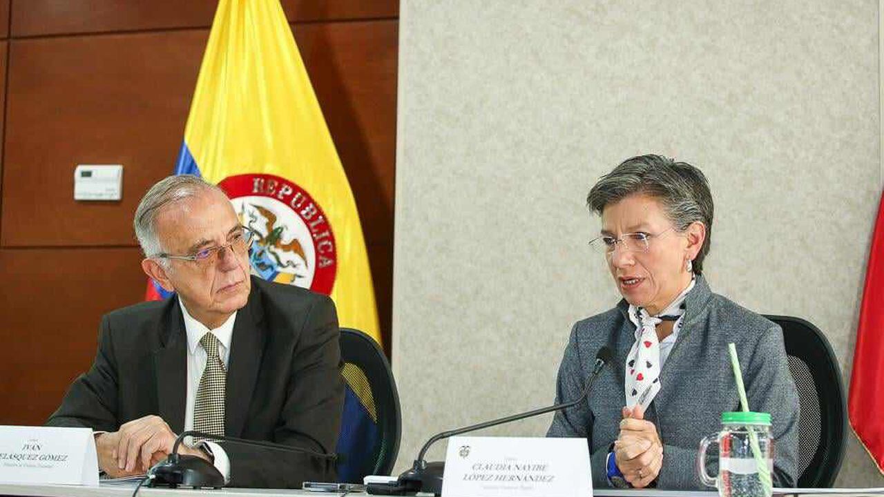 El ministro de Defensa, Iván Velásquez, y la alcaldesa Claudia López, lideraron un consejo de seguridad en Bogotá.
