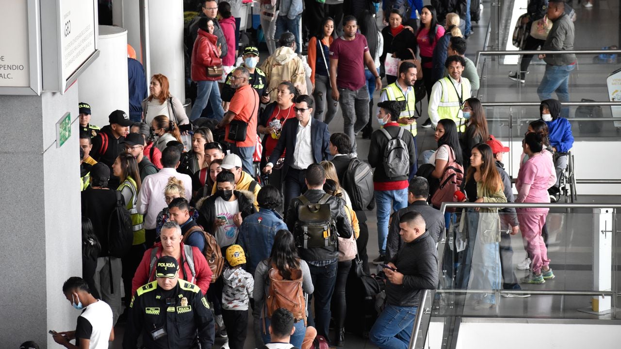 Migración Colombia cuenta con un sistema que permite agilizar el proceso y evitar filas para salir o entrar al país.