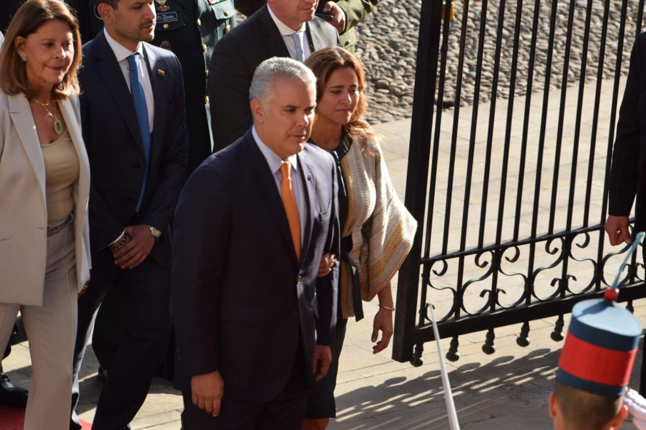Presidente Iván Duque con su gabinete ministerial camina por la plaza de armas hacia la instalación del Congreso 2022