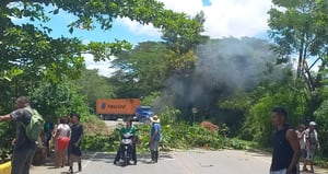 Mineros protestan en el municipio de Cáceres, Antioquia, contra los operativos de la Fuerza Pública.