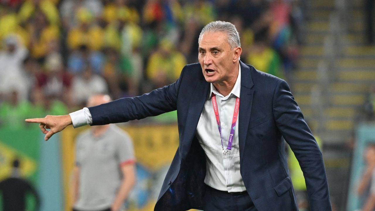 (FILES) Brazil's coach Tite gives instructions to his players from the touchline during the Qatar 2022 World Cup round of 16 football match between Brazil and South Korea at Stadium 974 in Doha on December 5, 2022. Former Brazil national team coach Tite is the new coach of Flamengo to replace Argentine Jorge Sampaoli, who left almost two weeks ago after losing the Brazilian Cup, a top executive of the popular Rio de Janeiro club and protagonist of a disappointing season, announced on October 9, 2023. (Photo by NELSON ALMEIDA / AFP)