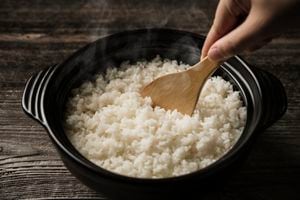 El arroz es rico en carbohidratos.